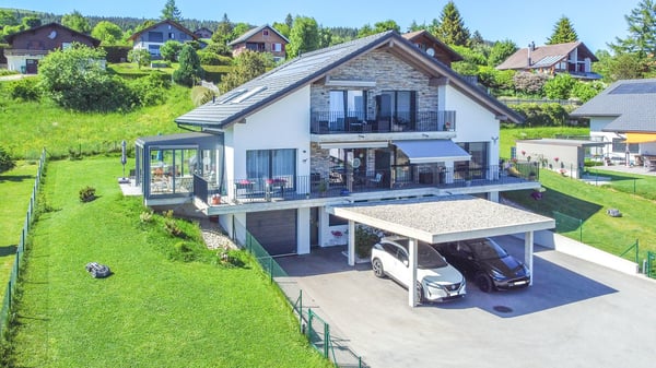 Maison mitoyenne de 5.5 pces avec véranda, garage et couvert 1