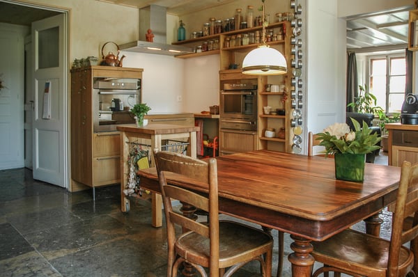 Maison indépendante avec immeuble locatif et divers annexes 13