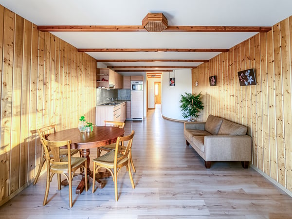 Appartement de 2.5 pces avec balcon au 1er étage Magnifique vue 4