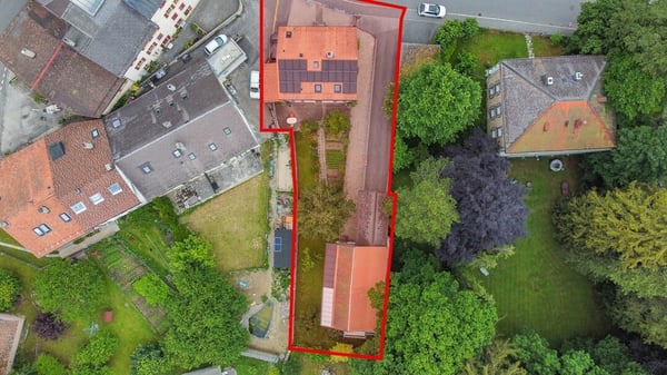Maison indiv. de 6.5 pces, 2 studios, grande dépendance avec garage 6
