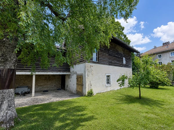 Maison indiv. de 6.5 pces, 2 studios, grande dépendance avec garage 2