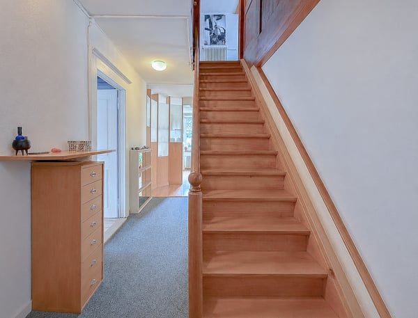 Maison indiv. de 6.5 pces, 2 studios, grande dépendance avec garage 13