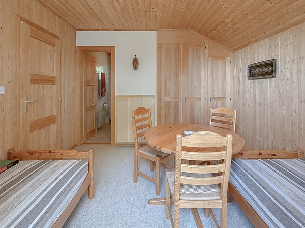 Chalet de 4 pces sur grand terrain de 3'316 m2 Vue imprenable 12