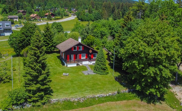 Chalet de 4 pces sur grand terrain de 3'316 m2 Vue imprenable 1