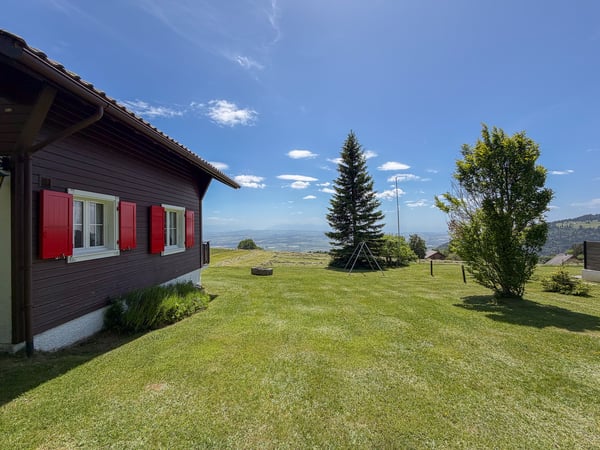 Chalet de 4 pces sur grand terrain de 3'316 m2 Vue imprenable 4