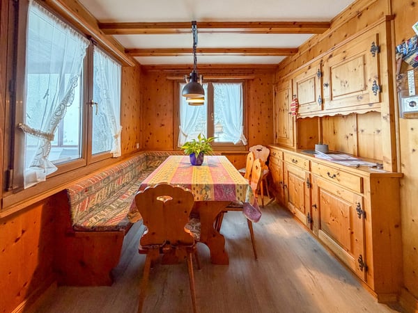 Chalet de 4.5 pièces avec tunnel d'accès menant aux 3 garages 8