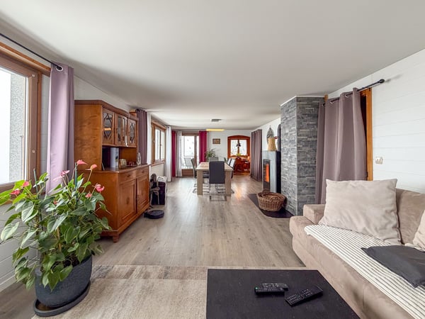 Chalet de 4.5 pièces avec tunnel d'accès menant aux 3 garages 6