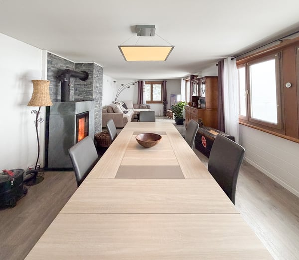 Chalet de 4.5 pièces avec tunnel d'accès menant aux 3 garages 5