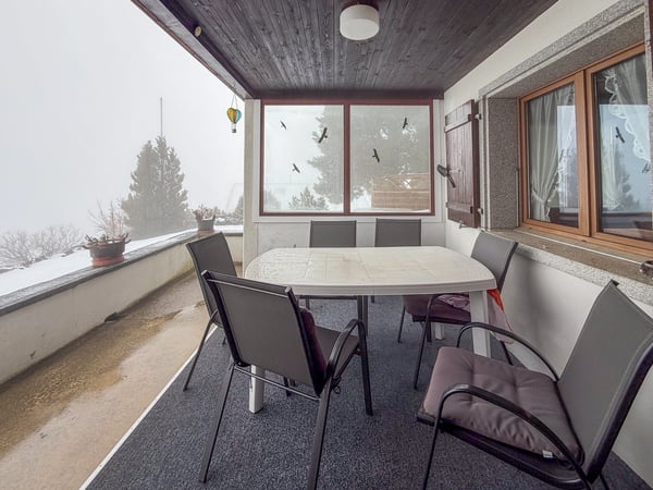 Chalet de 4.5 pièces avec tunnel d'accès menant aux 3 garages 12