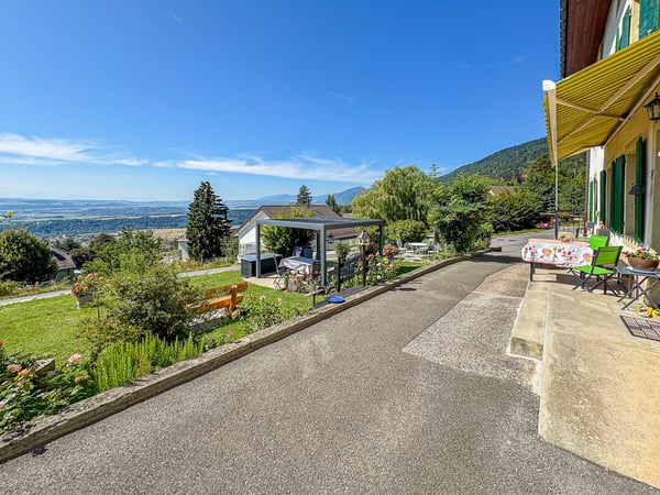 Maison locative de 3 appartements Magnifique vue - beau jardin 6