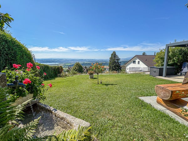 Maison locative de 3 appartements Magnifique vue - beau jardin 2