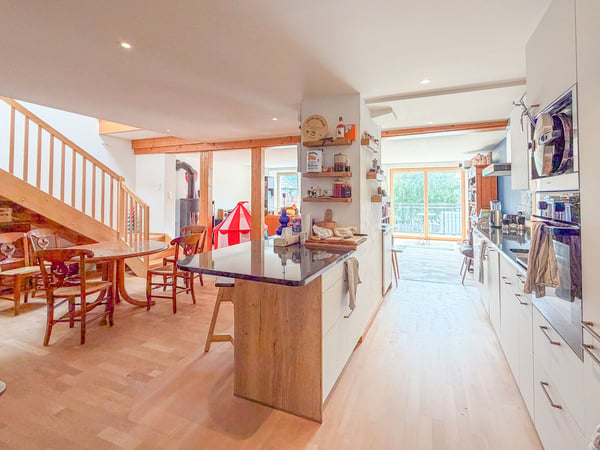 Spacieux duplex PPE de 8.5 pièces avec garage Au coeur de Ste-Croix 2
