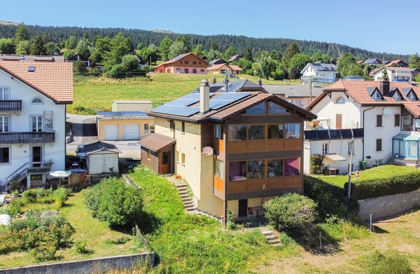 Maison de 2 logements avec droit d'habitation et 3 garages 1