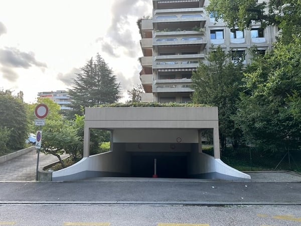 Place de parking souterraine à louer à Genève 1