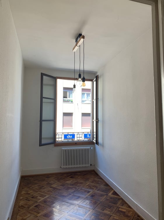 RUE DES PAQUIS - Appartement de 5 pièces au 2ème étage 2