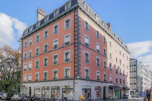 Pâquis - Rue de Monthoux - Arcade d'env .9.20 m2 12