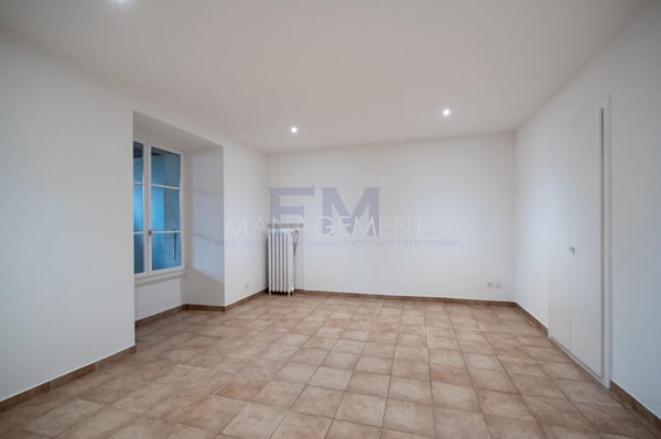 Saint Jean, rue du Belvédère, 1 pièces au rez-inférieur, env. 9m1 5