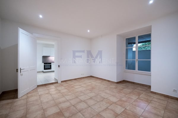 Saint Jean, rue du Belvédère, 1 pièces au rez-inférieur, env. 9m1 3