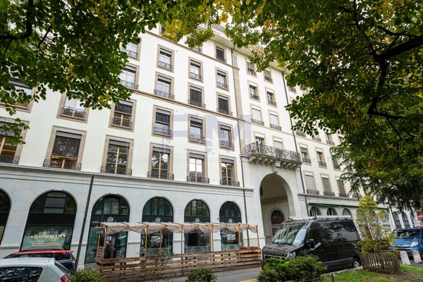 Rue des Alpes, arcade d'env. 70m2 avec mezzanine d'env. 30m2 19