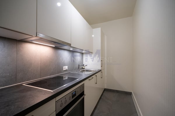 Centre Ville - Bd Helvétique 15 - 3 pièces au rez, env. 80m2 3