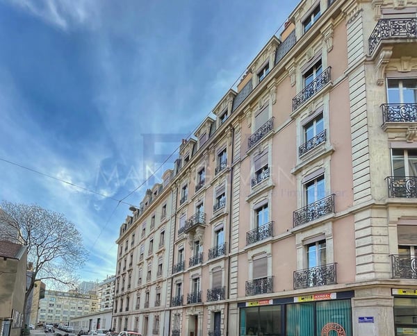 Rue Henri-Christiné ? 6.5 pièces d'env. 70.6 m² au 5ème étage & combles aménagés 1