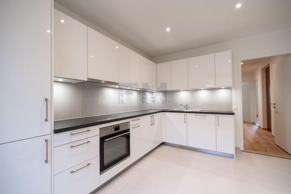 Rue Henri-Christiné ? 3,5 pièces d'env. 70.6 m² au 5ème étage & combles aménagés 1