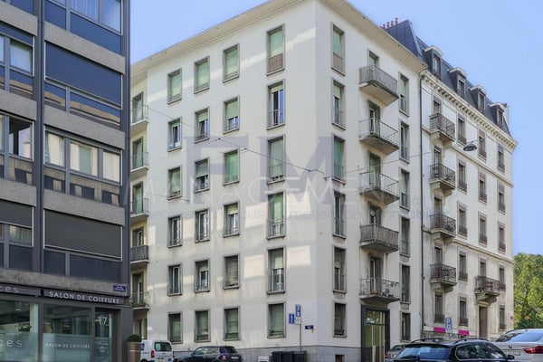 Centre-ville, Rue Glacis-de-Rive, 2.5 pièces au 3ème étage 1