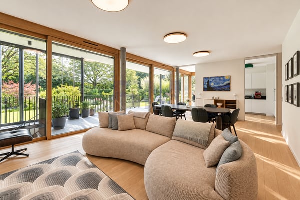 Pregny-Chambésy ? Appartement en duplex de 5 pièces avec rez inférieur habitable, grandes terrasses et jardin traversant 1