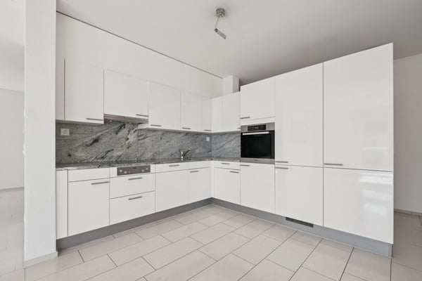 Lichtdurchflutete 2.5-Zimmer Wohnung mit Blick in Zürich inkl. 2 Garagenstellplätze 5