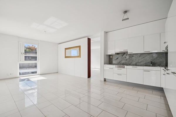 Lichtdurchflutete 2.5-Zimmer Wohnung mit Blick in Zürich inkl. 2 Garagenstellplätze 6