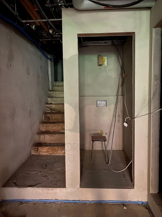 Local commercial situé dans la rue animé du Faubourg de France 3