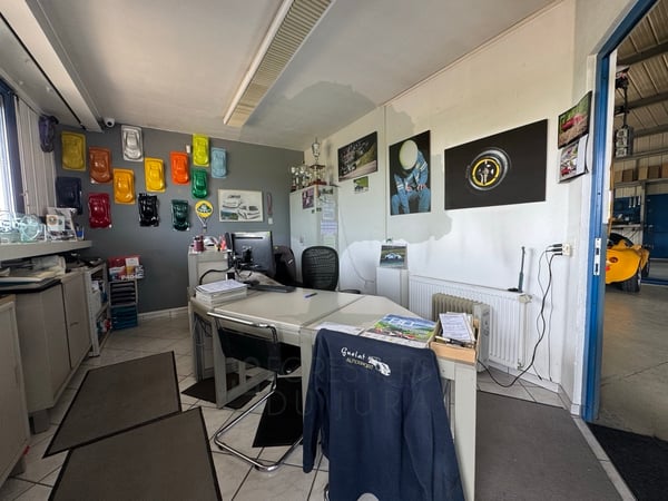 Garage et carrosserie à Fahy avec station de lavage 3