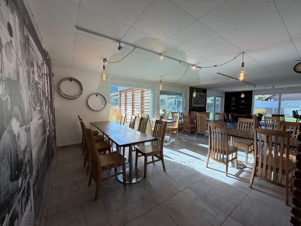 Bar entièrement équipé et actuellement loué à Courfaivre 8