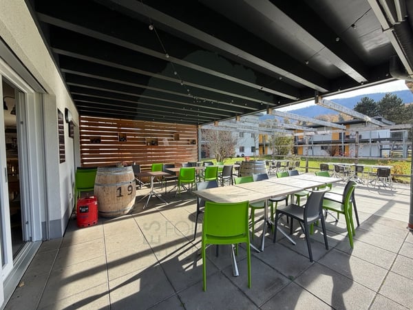 Bar entièrement équipé et actuellement loué à Courfaivre 9