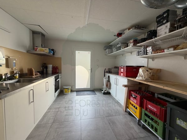 Bar entièrement équipé et actuellement loué à Courfaivre 11