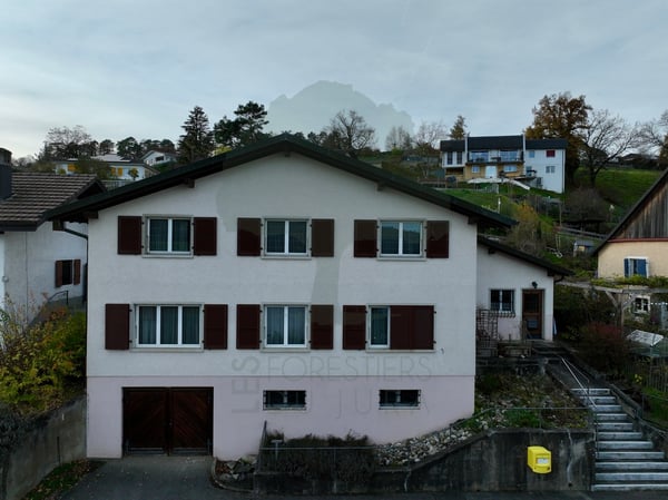 Charmante maison avec beau potentiel à Courtedoux 1