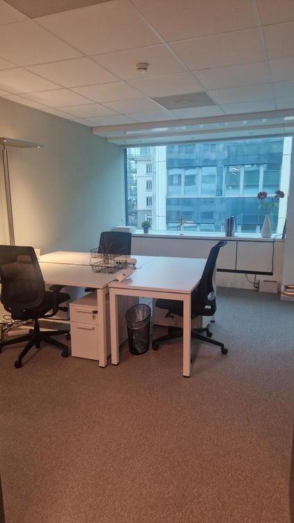 De magnifiques bureaux sur mesure pour 3 personnes à Spaces Nations 15