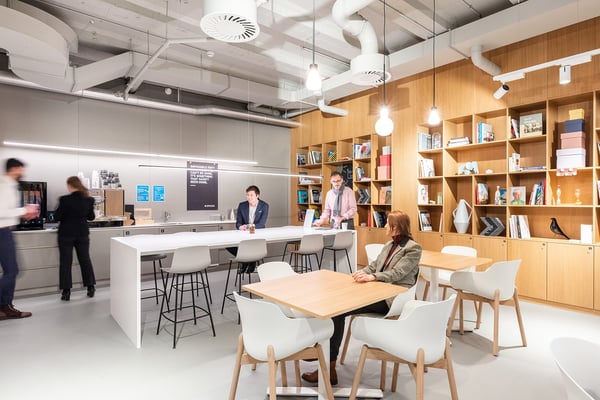 De magnifiques bureaux sur mesure pour 3 personnes à Spaces Nations 11