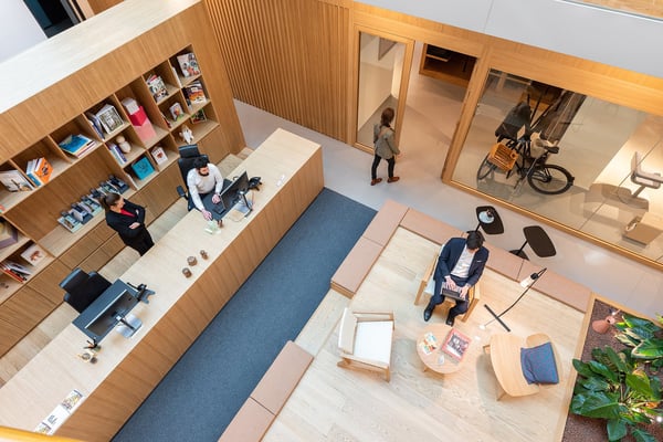 Un bureau au design remarquable pour 2 personnes à Spaces Nations 14