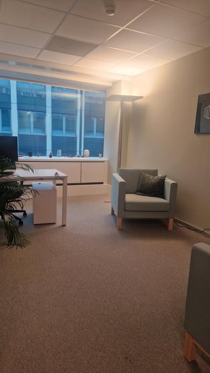 Un bureau au design remarquable pour 2 personnes à Spaces Nations 3