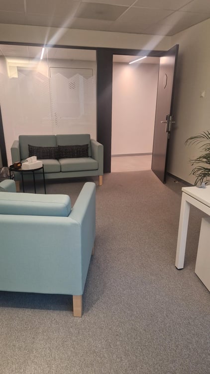 Un bureau au design remarquable pour 2 personnes à Spaces Nations 15