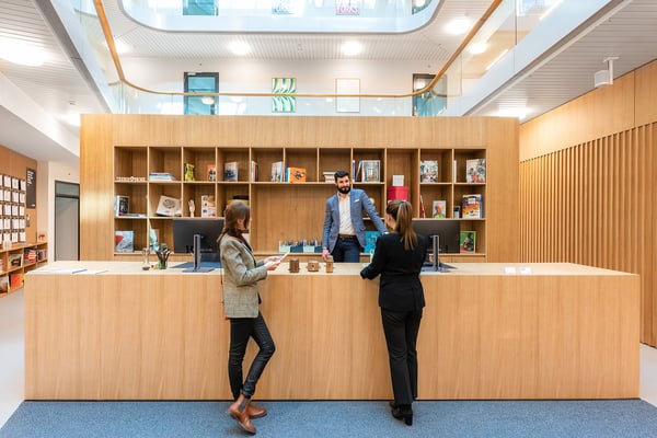 Un bureau au design remarquable pour 2 personnes à Spaces Nations 4