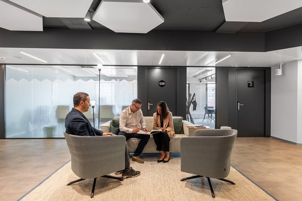 Un bureau de coworking ouvert entièrement équipé pour vous et votre équipe à Spaces Main Station 6