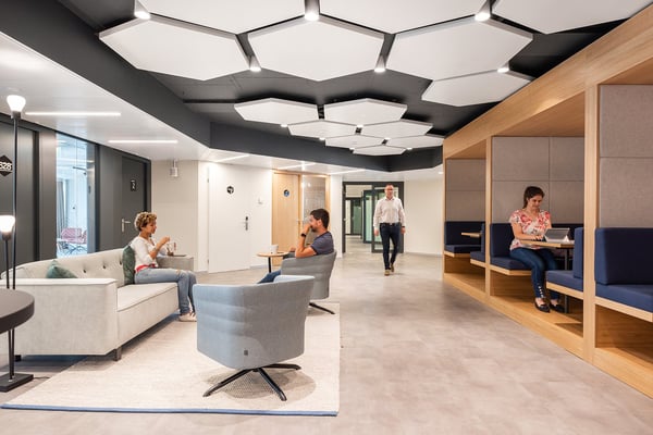 Un bureau de coworking ouvert entièrement équipé pour vous et votre équipe à Spaces Main Station 4