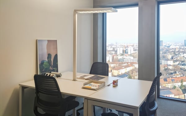 Voll ausgestattete private Büroräume für dich und dein Team in Spaces Grosspeter Tower 1