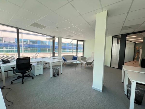 Un bureau de coworking ouvert entièrement équipé pour vous et votre équipe à Spaces Nations