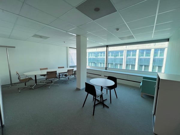 Un bureau de coworking ouvert entièrement équipé pour vous et votre équipe à Spaces Nations 11