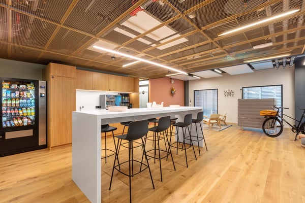 Professionelle Büroräume in Spaces R2 Tower zu komplett flexiblen Bedingungen 3