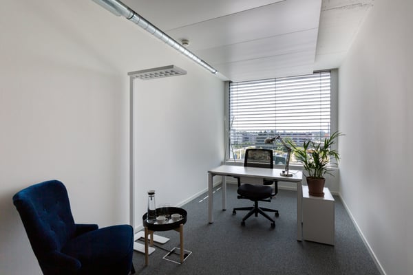Bureau pour 4 à Spaces Nations 10