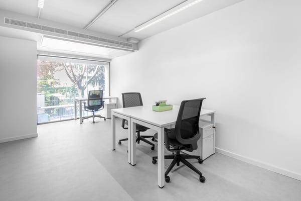 Bureau sur mesure pour 3 à Spaces Cocoon Bussigny 1